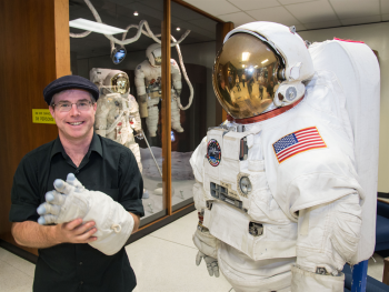 Andy Weir en visite au Johnson Space Center